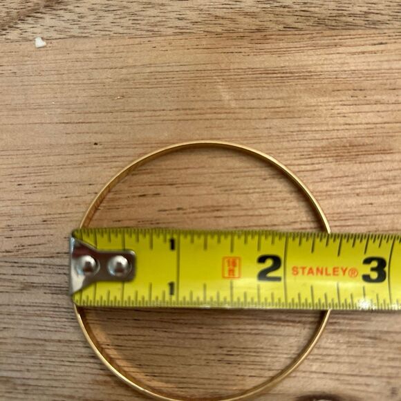 Krementz dainty thin gold tone bangle vintage bracelet - Picture 3 of 5